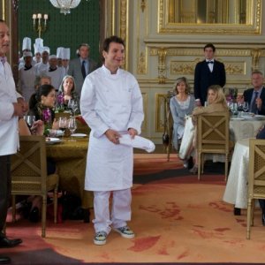 Chef: Jean Reno e Michaël Youn in sala con i clienti del ristorante