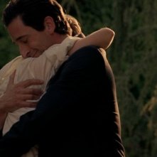 Detachment - Il distacco: Adrien Brody abbraccia Sami Gayle in una scena