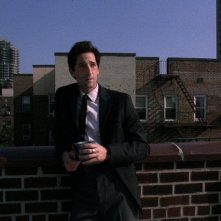 Detachment - Il distacco: Adrien Brody in pausa caffé in una scena del film