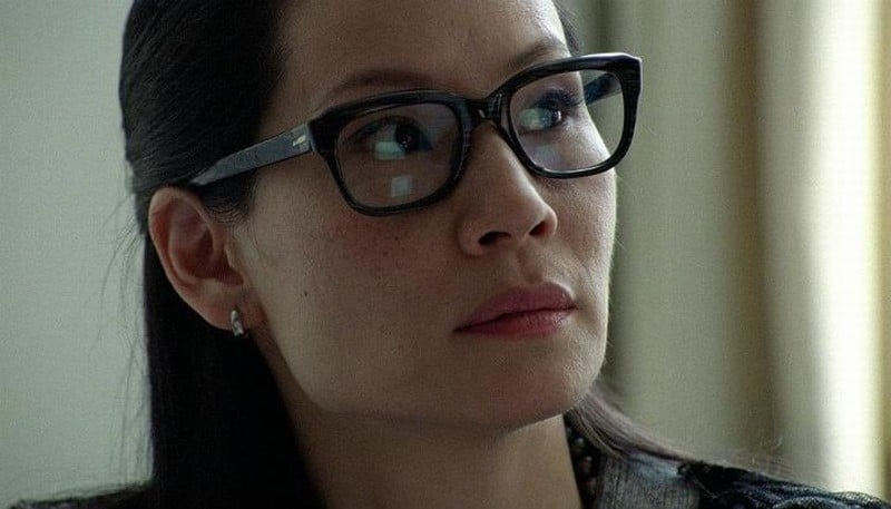 Detachment - Il distacco: Lucy Liu in versione intellettuale in una scena del film