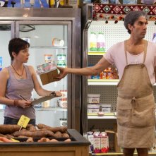 Il Dittatore: Anna Faris e Sacha Baron Cohen (nei panni di Efawadh) in una scena tratta dal film