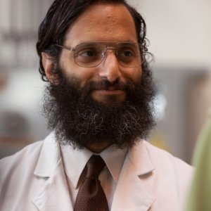 Il Dittatore: Jason Mantzoukas nei panni di Nadal in una scena del film