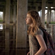 Le paludi della morte: Chloe Moretz in una scena del film