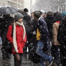 Un amore di gioventù: la giovane protagonista Lola Creton sotto la neve in una scena