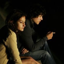 Un amore di gioventù: Lola Creton insieme a Sebastian Urzendowsky in un'immagine notturna del film