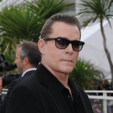Un primo piano di Ray Liotta a Cannes per accompagnare il thriller Killing Them Softly