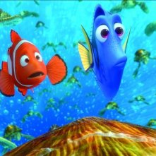 Alla ricerca di Nemo in 3D: Dory e il piccolo Nemo in mezzo alle tartarughe in una scena del film