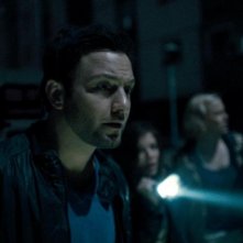 Chernobyl Diaries: Jonathan Sadowski in una scena del film