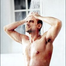 Christopher Meloni sotto la doccia.