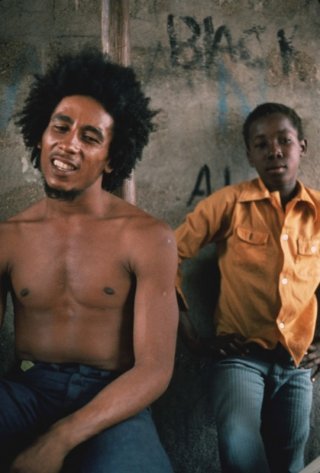 Marley: l'indimenticabile Bob Marley insieme al suo piccolo Ziggy in un'immagine del documentario di Kevin Macdonald