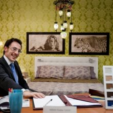 Qualche nuvola: Elio Germano in una scena del film