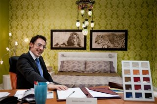 Qualche nuvola: Elio Germano in una scena del film