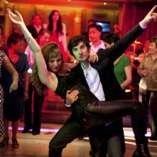 L'amore dura tre anni: Louise Bourgoin e Gaspard Proust scatenati in pista in una scena