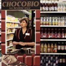 Adorabili amiche: Catherine Jacob promoter in un supermercato in una scena del film
