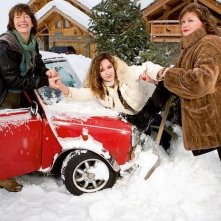 Adorabili amiche: Jane Birkin, Caroline Cellier e Catherine Jacob sulla neve in una foto promozionale