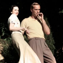 Edward e Wallis: i protagonisti del film James D'Arcy e Andrea Riseborough in una scena