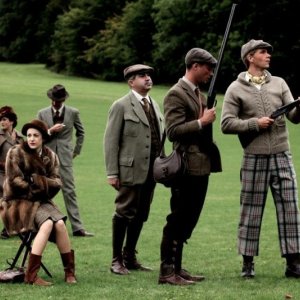 Edward e Wallis: James D'Arcy insieme a Andrea Riseborough durante una battuta di caccia