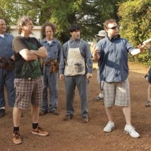 I tre marmittoni: Sean Hayes, Will Sasso e Chris Diamantopoulos sul set con i registi Bobby e Peter Farrelly