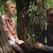 Dakota Fanning e Jeremy Irvine in Now Is Good