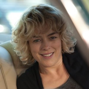 Una sorridente Olivia Williams in Now Is Good