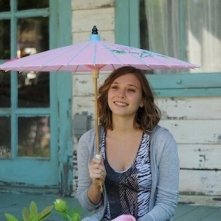 Elizabeth Olsen in una scena di Peace, Love, & Misunderstanding