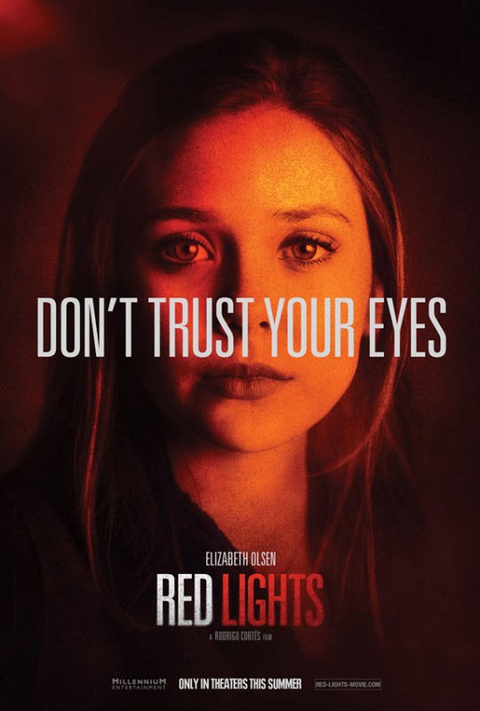 Il Character Poster Di Elizabeth Olsen In Red Lights 242408