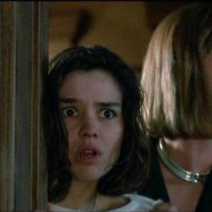 Cristina Marsillach con Daria Nicolodi in una scena di Opera (1987)