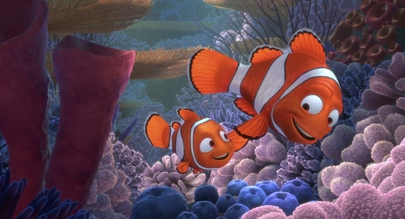 Alla ricerca di Nemo in 3D: papà Marlin insieme al suo piccolo Nemo in una scena del film