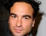 Il batterista dei Foo Fighters e Johnny Galecki in CBGB