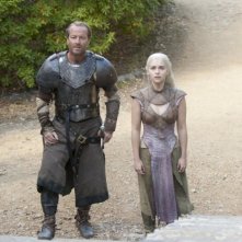 Game of Thrones: Iain Glen ed Emilia Clarke nell'episodio Valar Morghulis