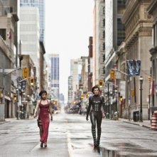 Milla Jovovich E Sienna Guillory Si Aggirano Per Le Strade Deserte In Resident Evil Retribution 242782