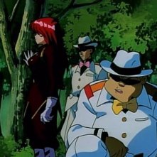 Una scena di gruppo dell'episodio L'isola di Marie della serie-tv Il mistero della pietra azzurra