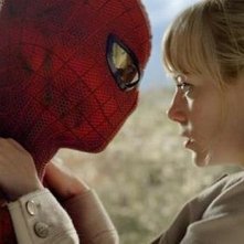 The Amazing Spider-Man: Spider-Man insieme ad Emma Stone in una scena del film