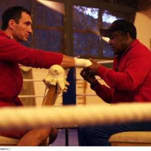 Wladimir Klitschko con l'allenatore Emanuel Stewart nel documentario Klitschko