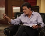 Charlie Sheen, Clint Eastwood lo convinse ad andare in riabilitazione: 'Vale la pena salvarti'