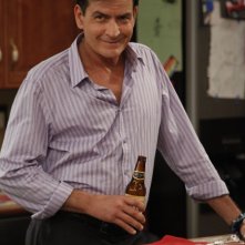 Anger Management: Charlie Sheen in una scena della serie