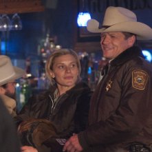 Longmire: Katee Sackhoff e Bailey Chase nell'episodio The Dark Road