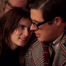 Anna Wood e Rich Sommer nell'episodio Christmas Waltz della quinta stagione di Mad Men