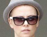 Charlize Theron si rade a zero per Mad Max: Fury Road