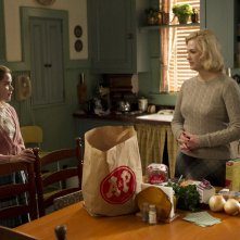 Kiernan Shipka e January Jones nell'episodio Dark Shadows della quinta stagione di Mad Men