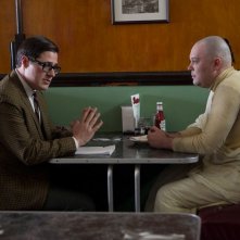 Michael Gladis e Rich Sommer nell'episodio Christmas Waltz della quinta stagione di Mad Men