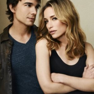 Covert Affairs: Christopher Gorham e Piper Perabo in una foto promozionale