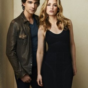 Covert Affairs: Christopher Gorham e Piper Perabo in una immagine promozionale