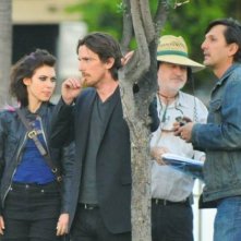Imogen Poots, Christian Bale e Terrence Malick durante le riprese di Knight of Cups