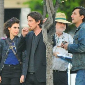 Imogen Poots, Christian Bale e Terrence Malick durante le riprese di Knight of Cups