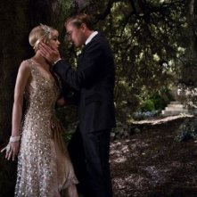 Il Grande Gatsby: Carey Mulligan e Leonardo DiCaprio in un'appassionata scena del film