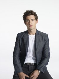 Pretty Little Liars: Julian Morris in una foto promozionale della stagione 3