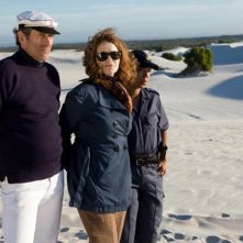 Il console italiano: Anna Galiena viene arrestata in una scena del film