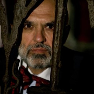 Il console italiano: Franco Trevisi in una scena del film