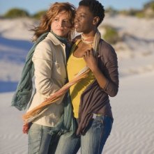 Il console italiano: Giuliana De Sio e Lira Kohl in una scena del film